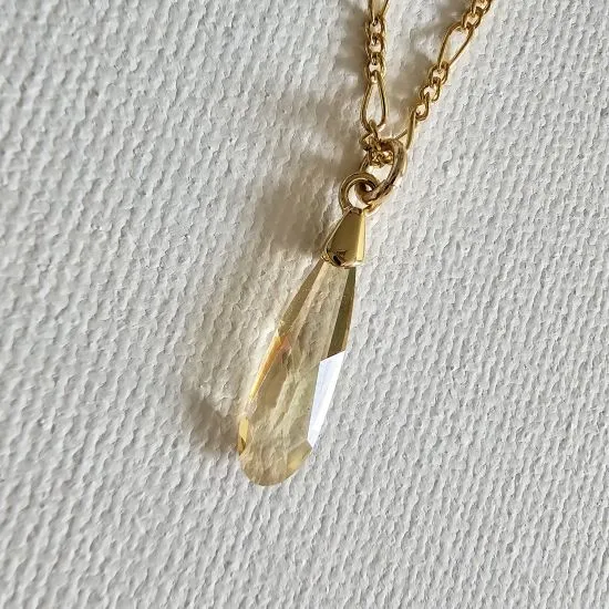 Aurore — Collier chaîne gold filled et pendentif en cristal