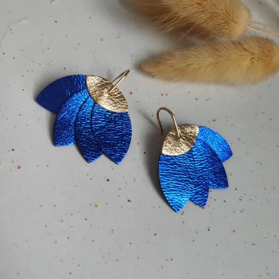Gentiana — Boucles d'oreilles or laminé et cuir doré et bleu